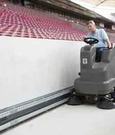 صورة اعلان : معدات صيانة والنظافه الشوارع والصالات والملاعب  ماركة كارشر للأيجار صناعه الماني