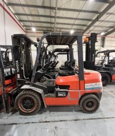 صورة اعلان : تأجير رافعات شوكية رايموند عبداللطيف جميل