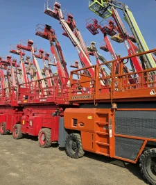 صورة اعلان : Scissor lift for rent in Dammam