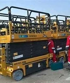 صورة اعلان : سيزر لفت للأيجار بالدمام والجبيل | يومي – اسبوعي – شهري | رافعات مقصية حديثة وسقالات كهرباء 🏗️