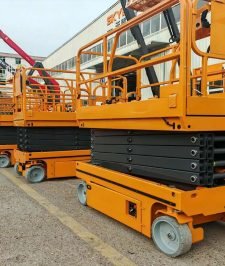 صورة اعلان : رافعة مقصية للإيجار في جدة ^^ سيزرلفت للإيجار بالدمام  ^^ تأجير سقالات كهربائية  // 0530677958