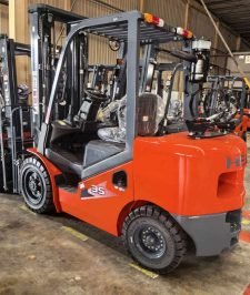 صورة اعلان : فوركلفت للإيجار بالدمام | بسعر 300 ريال 0556837784 | السامي للمقاولات