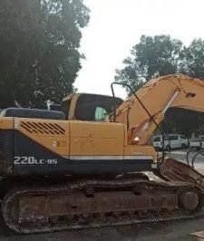 صورة اعلان : بوكلين حفار هونداي 2015