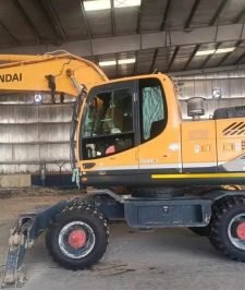 صورة اعلان : بوكلين كفرات موديل حديث للأيجار رخصة ارمكو