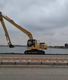 صورة اعلان : بوكلين بكلين ذراع طويل بوم طويل 17 متر استماره رخصة ارمكو