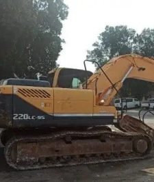 صورة اعلان : بوكلين حفار هونداي 2015