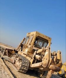 صورة اعلان : بلدوزر للايجار الشهري واليومي