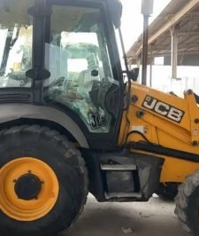 صورة اعلان : جي سي بي للتاجير jcb