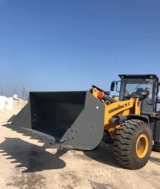 صورة اعلان : شيولات وبوكلينات للايجار الشهري