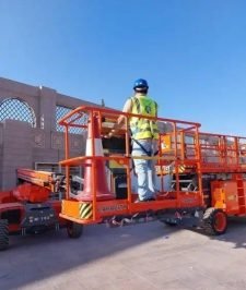 صورة اعلان : مان لفت سيزر لفت رافعات شوكية كرينات تلي هندر 17 متر بوبكات