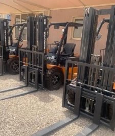 صورة اعلان : كرينات ورافعات شوكية للإيجار قوة ترفع مشاريعك للأعلى