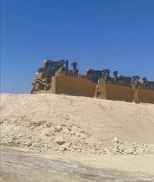 صورة اعلان : بوكلينات للايجارفي مشروع نيوم . والبحر الاحمر