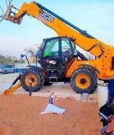 صورة اعلان : رافعة تلسكوبية للايجار