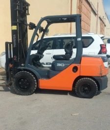 صورة اعلان : للإيجار رافعة روافع شوكية اجار شهري يومي سنوي جميع الأحجام