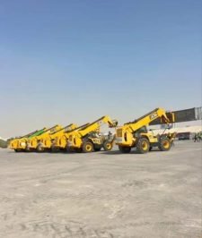 صورة اعلان : رافعات للايجار وجي سي بي وكرينات ومان لفت