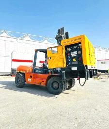 صورة اعلان : تأجير معدات الرفع. رافعات شوكية. كرينات. بوكلين صغير. سيزر