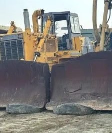 صورة اعلان : بلدوزرات للبيع دركترات كوماتسو وكتر وشنتوي