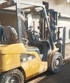 صورة اعلان : رافعات شوكية لتنزيل صبات سيفتي تحميل طبليات تنزيل طبليات