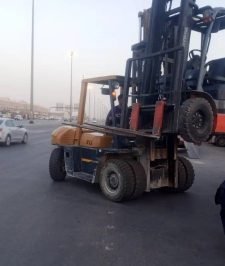 صورة اعلان : لتأجير المعدات كرينات رفعات جي سي بي شهري يومي