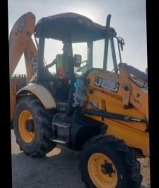 صورة اعلان : للايجار حفار جي سي بي للايجار اليومي والشهري