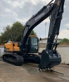 صورة اعلان : جي سي بي للايجار بكلين بوكلين للايجار 2024 بوبكات للايجار