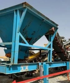 صورة اعلان : كسارة متكامله متوسطه محقان وغربال وكسارة شواكيش