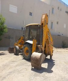 صورة اعلان : للإيجار عرجاء – جي سي بي – حفار – بوبكات – 2015 – أسفلت