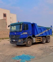 صورة اعلان : قلابات وشيولات وبكلين لإيجار يومي أو شهري أسفلت مقشور