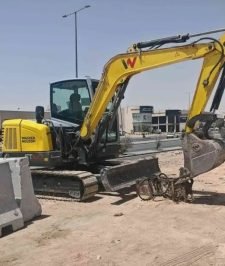 صورة اعلان : ميني بوكلين. حفار صغير . كرينات . رافعات للإيجار