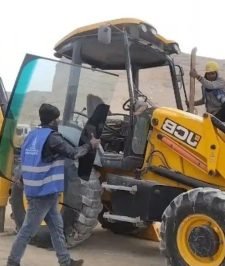 صورة اعلان : زجاج معدات بكلينات شيولات بوبكات حفارات