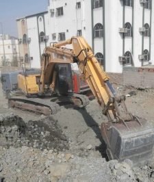 صورة اعلان : يوجد تريلات ترحيل دمار ومخلفات ويوجد شيولات وبكولينات للحفر