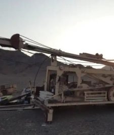 صورة اعلان : بيع جهاز حفار امريكي 71 ومكائن وبكلين وحراثات وخزانات ديزل