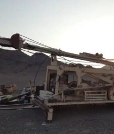 صورة اعلان : بيع جهاز حفار امريكي 71 ومكائن وبكلين وحراثات وخزانات ديزل