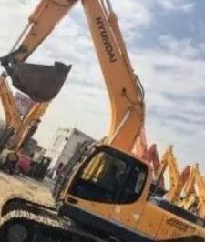 صورة اعلان : بوكلين حفار للايجار اليومي او الشهري حفر الارض وترحيل المخلف