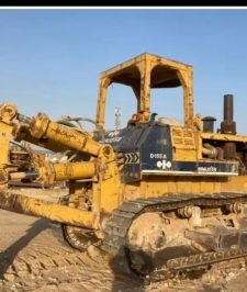صورة اعلان : بلدوزرات للاجار حوماتسو155