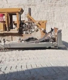 صورة اعلان : بلدوزر