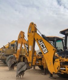 صورة اعلان : جي سي بي القصيم للايجار اليومي والشهري