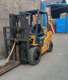 صورة اعلان : تأجير فوركليفت جدة 5 طن – قوة وتحمل للمهام المتوسطة | 5 Ton Forklift Renta