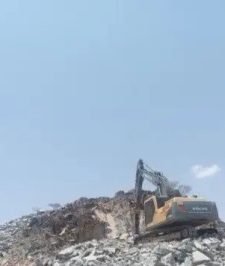 صورة اعلان : عمل حفار بكلين