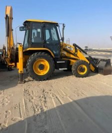 صورة اعلان : جي سي بي حفار دقاق 2020 للايجار ارمكو تيوفي سواق هندي