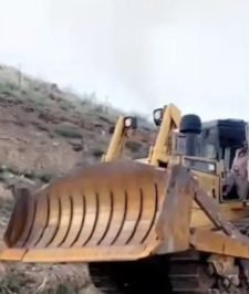صورة اعلان : سواق بلدوزر متواجد في الشرقيه الحساء رخص ارامكو نظامي
