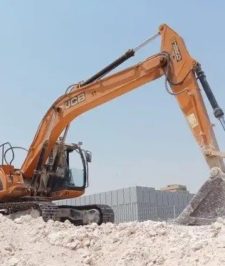 صورة اعلان : حفار بكلين للإيجار بكت دقاق يومي وشهري