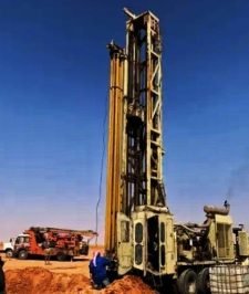 صورة اعلان : حفار ابار المزاحمية الجله