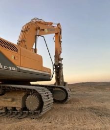 صورة اعلان : حفار بوكلين لإجار