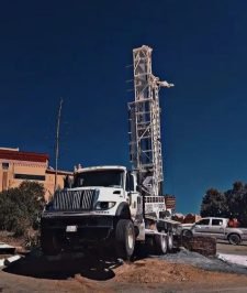 صورة اعلان : حفار أبار ارتوازية