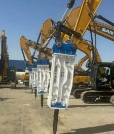 صورة اعلان : بوكلينات للايجارفي مشروع نيوم . والبحر الاحمر