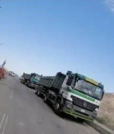 صورة اعلان : تريلات قلابات سكس شيولات بوكلينات بوبكات دينات قلاب للإيجار