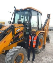 صورة اعلان : جي سي بي موديل 2021 جاهز للشغل