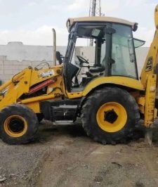 صورة اعلان : جي سي بي للبيع مديل 2004 ولي عندو بدل بوبكات ابدله