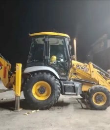 صورة اعلان : جي سي بي موديل حديث للايجار